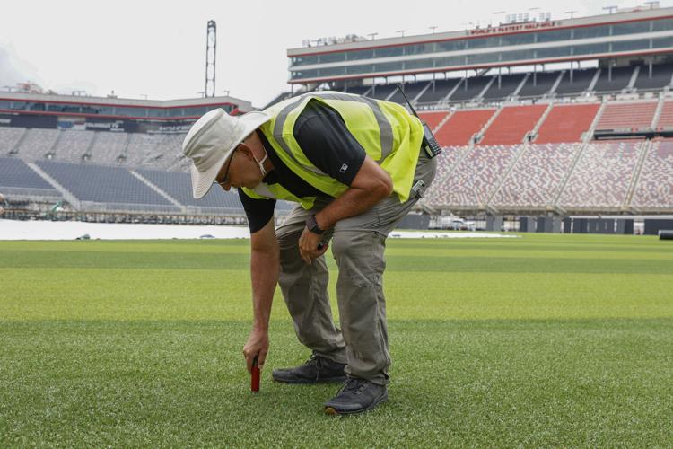 BHCSports's tweet image. Murray Cook is MLB's main architect as he turns part of the infield at Bristol Motor Speedway into a baseball park. Star scribe @BermanRoanoke with the story:
heraldcourier.com/news/local/art…