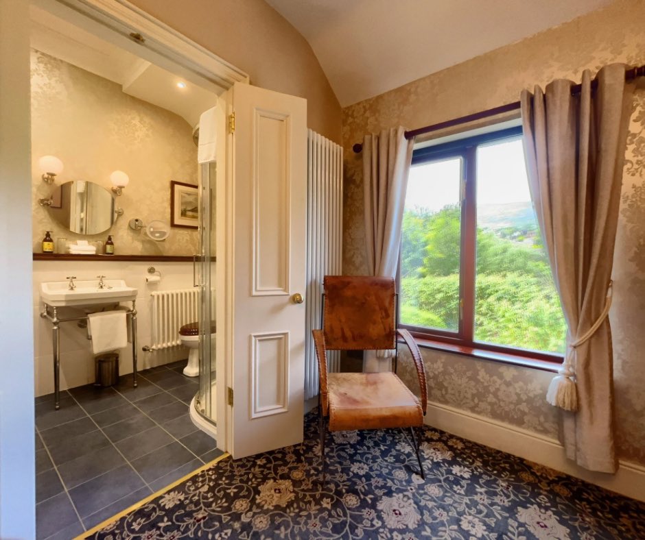 Our garden bedrooms offer stunning views of Slieve Foye across the restaurant vegetable &amp; flower gardens⛰️

En-suite bathroom complete with roll top bath and separate stand alone shower🫧

#GhanHouse #Carlingford #IrelandsBlueBook #IrelandsAncientEast #Staycation #CoupleStay