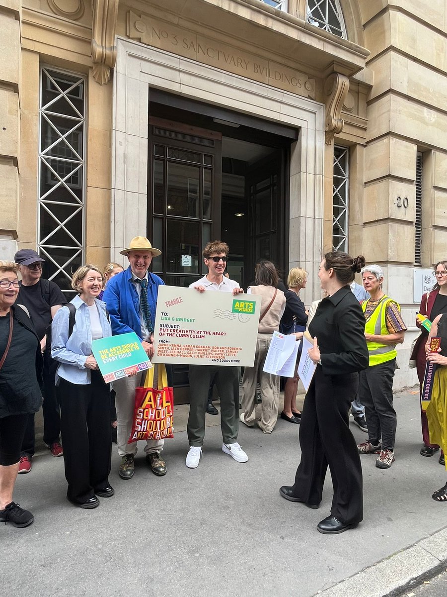 EquityUK's tweet image. Last week we joined the @Arts & Minds campaign with one clear message for the government: put arts back at the heart of the curriculum! ❤️
It's time ⏰ to reverse the decline in arts education, restore funding, and properly prepare future generations for careers in creative…