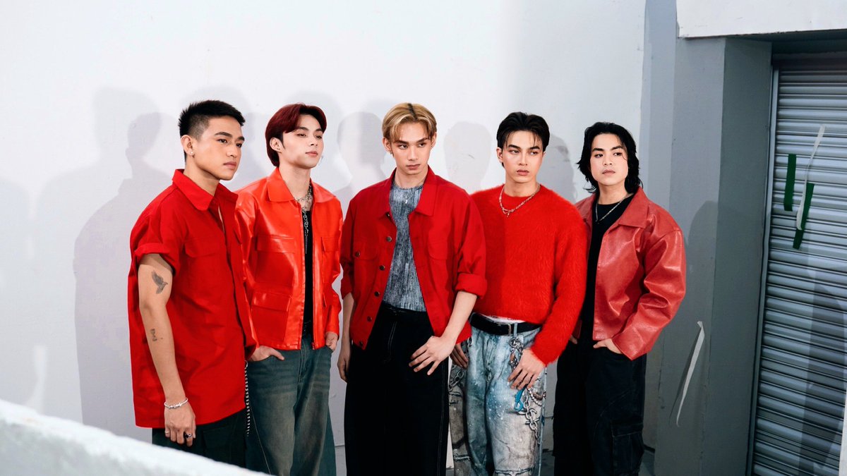 vxonofficial's tweet image. DAPAT LANG, AKO LANG — DAMN RIGHT! 🔥💖
Kamusta kayo, Vixies? 🫶 Ready na ba kayo sa mga pasabog na parating? 👀✨
Habang hinihintay ang next surprise, let’s keep the vibe alive! Stream ‘Dapat Lang Ako Lang’ para good mood all day at iwas clingy weather blues!
Watch the MV…