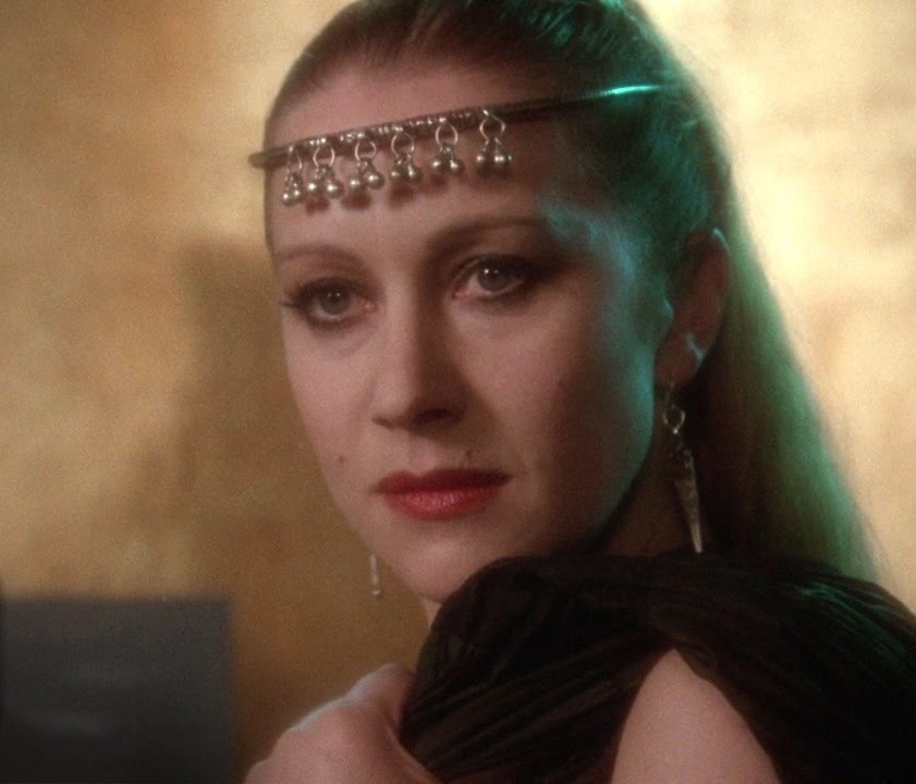 vadub69's tweet image. J'ai mis dรป temps ร me dire que c'รฉtait Helen Mirren qui jouait Morgana dans "Excalibur".