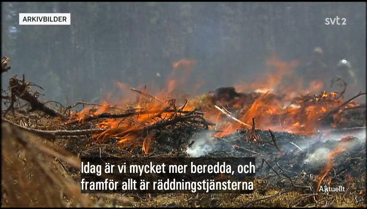 InteSosseSe's tweet image. Sluta rösta rött som sagt!
Skogsbränderna 2018 visade på brist efter brist i brandskyddet. Sverige utbildades be Italien och Polen om hjälp.
2018 då Socialdemonkraterna regerat Sverige i fyra år.
Lär er nu att ALDRIG RÖSTA RÖTT!