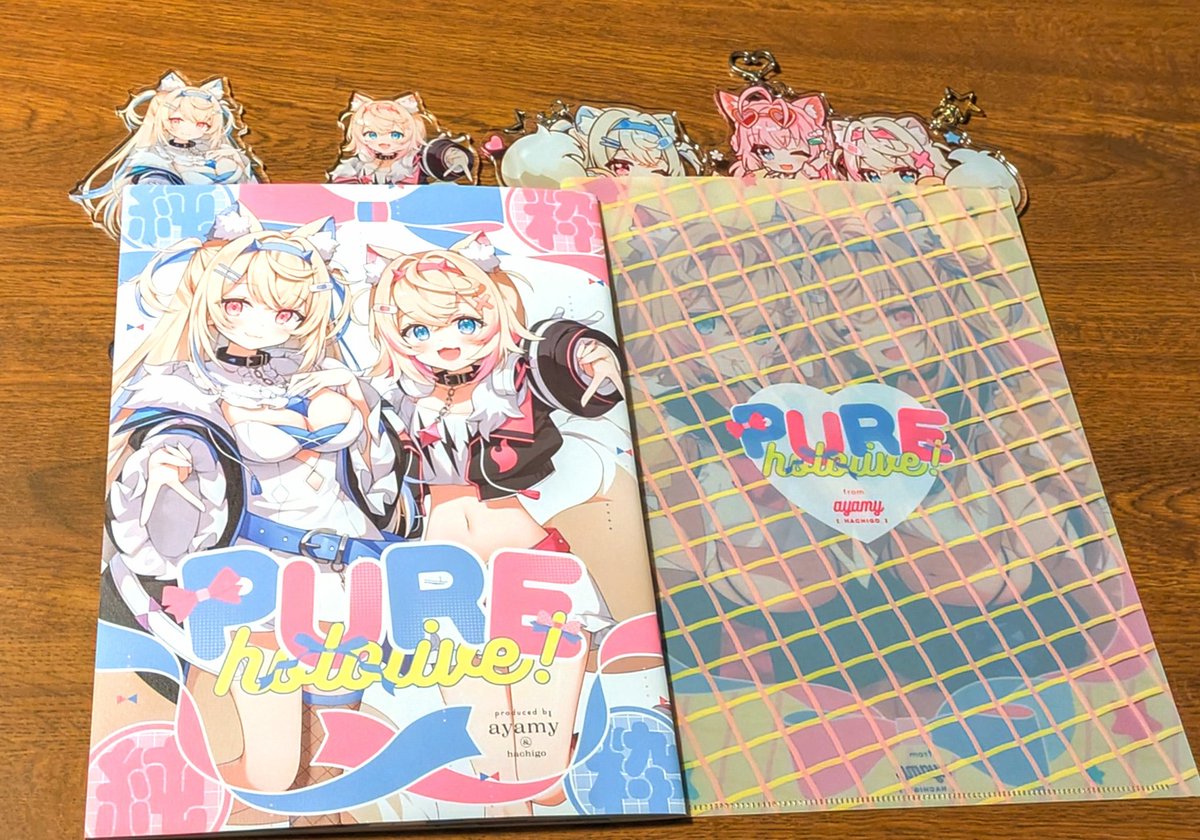 あやみ先生（<a href="/ayamy_garubinu/">あやみ🐾夏コミ1日目南a37ab / 2日目西め30a</a> ）の新刊グッズが届きました！
フワモコちゃんが凄く可愛いですね！