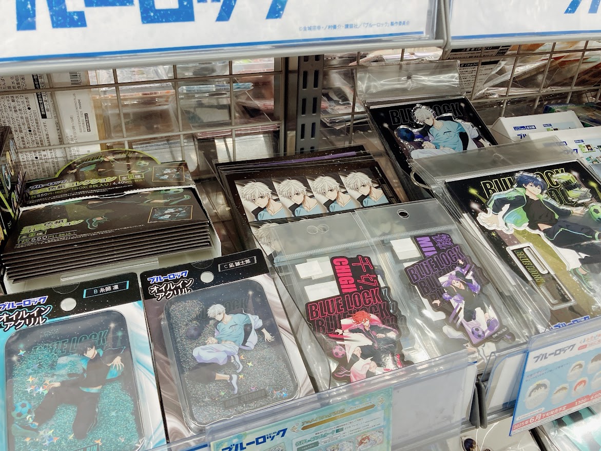 animatefukuyama's tweet image. 【📢グッズ入荷情報📢】
#ブルーロック より
・「-ナイトサッカー-」商品各種
が入荷しましたバラ🌹
缶バッジや色紙、アクリルスタンド等ございますので
ぜひお見逃しなく‼
#ブルロ