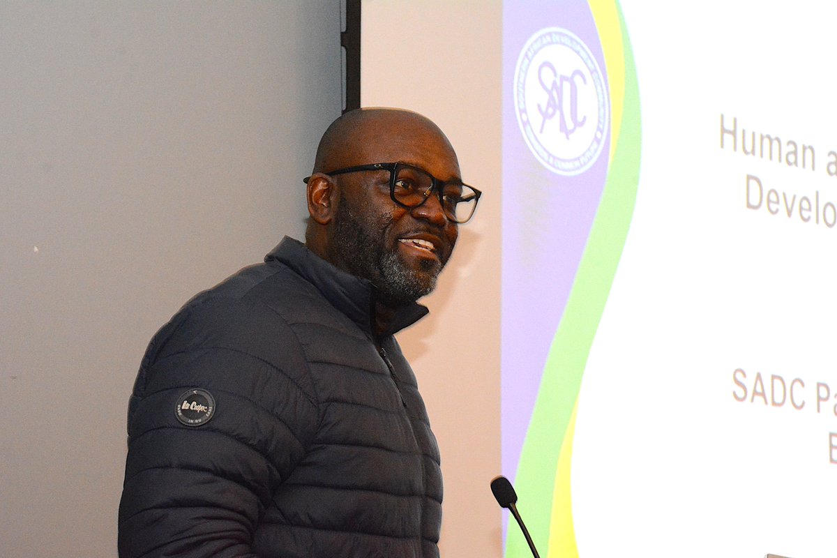 sadcpf's tweet image. Health and Development Trends in SADC 

Presented at the SADC Parliamentary Forum Human and Social Development Committee (25 July 2025, Johannesburg) by Dr. Lamboly Kumboneki(@LambolyK), Senior Program Officer for HIV/AIDS at SADC.

📊 Key Findings:

🦟 57% of malaria deaths are…