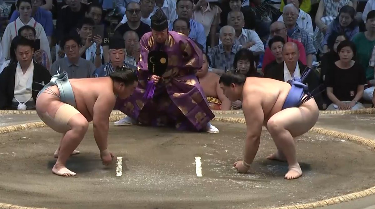 route359driver's tweet image. 大相撲名古屋場所14日目
大の里-若隆景
押し出しで大の里の勝ち️⭕️
みなさんお気づきのことと思いますが🥸
大の里関
先に手をついて待ってる時はしっかりと踏み込んで押し込めるけど
相手に先に手をつかれると全く押し込めない🤷♂️
👈今日 👉昨日
#sumo
#大の里