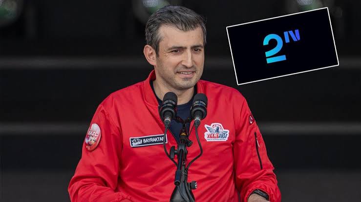 Daraldıysan ellerde,
Buyur gel yerliye !
İki muhabbet edelim,
Rahatça biz bize.
✍️🏻

Vâr olasın, Saygıdeğer <a href="/Selcuk/">Selçuk Bayraktar</a> abim.