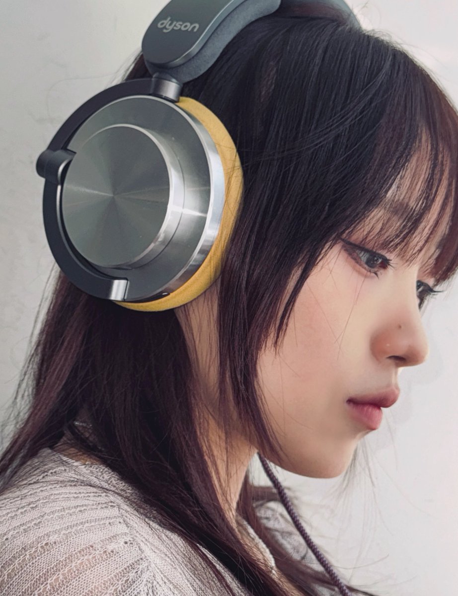 yuimx5's tweet image. #오읨메 대신 #예읨메
홀리카지기가 #제품제공 해주셨던 마스카라 쓰고 감동받아서 하룰라라 감
언더를 아주그냥 쫙쫙 생성해줘서 기분조으미…🖤🖤