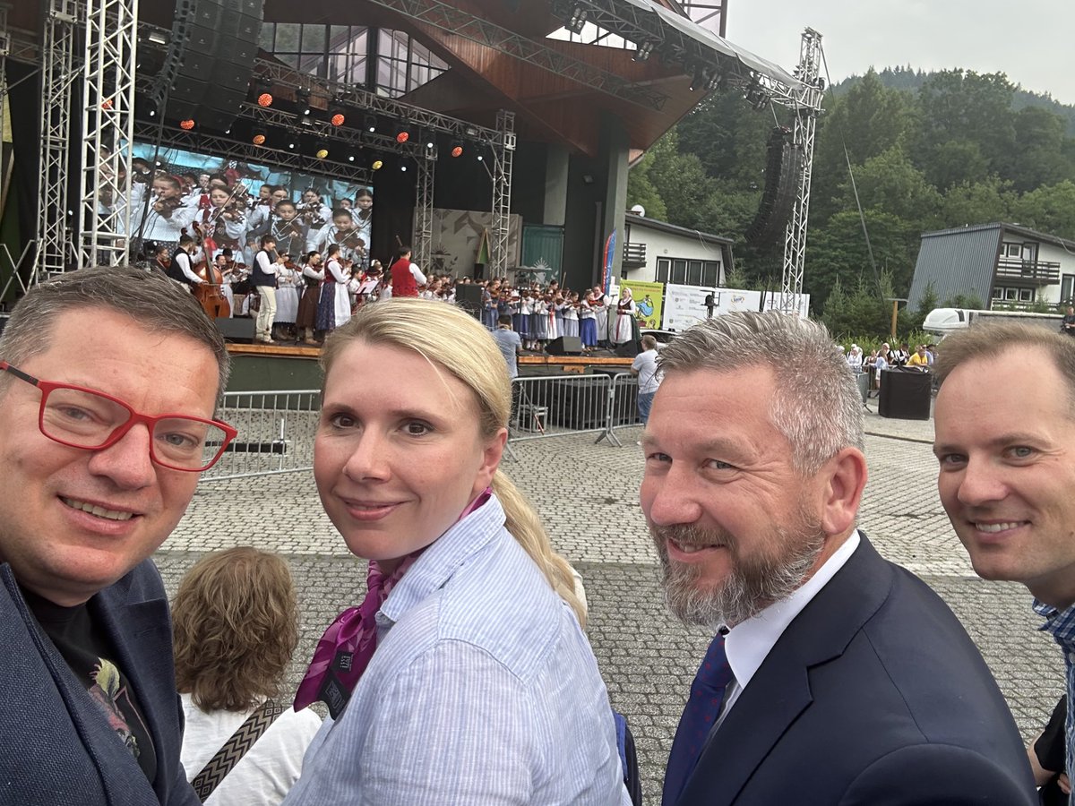 Przemysław Koperski (@koperskiprzemek) on Twitter photo 62.Tydzień Kultury Beskidzkiej wystartował! 🎻 - wraz z moimi gośćmi - Wiceministrą Funduszy <a href="/Moni_Sikora/">Monika Sikora ⚡️</a> i Wicewojewodą #Zaczkowski - wzięliśmy wczoraj udział w otwarciu naszego Największego Beskidzkiego Święta, pełnego muzyki, tańca, tradycji i ⛰️ atmosfery #TKB #Koperski 🪗 62.Tydzień Kultury Beskidzkiej wystartował! 🎻 - wraz z moimi gośćmi - Wiceministrą Funduszy <a href="/Moni_Sikora/">Monika Sikora ⚡️</a> i Wicewojewodą #Zaczkowski - wzięliśmy wczoraj udział w otwarciu naszego Największego Beskidzkiego Święta, pełnego muzyki, tańca, tradycji i ⛰️ atmosfery #TKB #Koperski 🪗