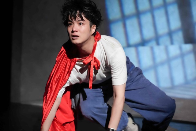 enkick's tweet image. 『キャプテン・アメイジング』初日開幕コメント・舞台写真到着！ | 情報☆キック enbutown.com/joho/2025/07/2…