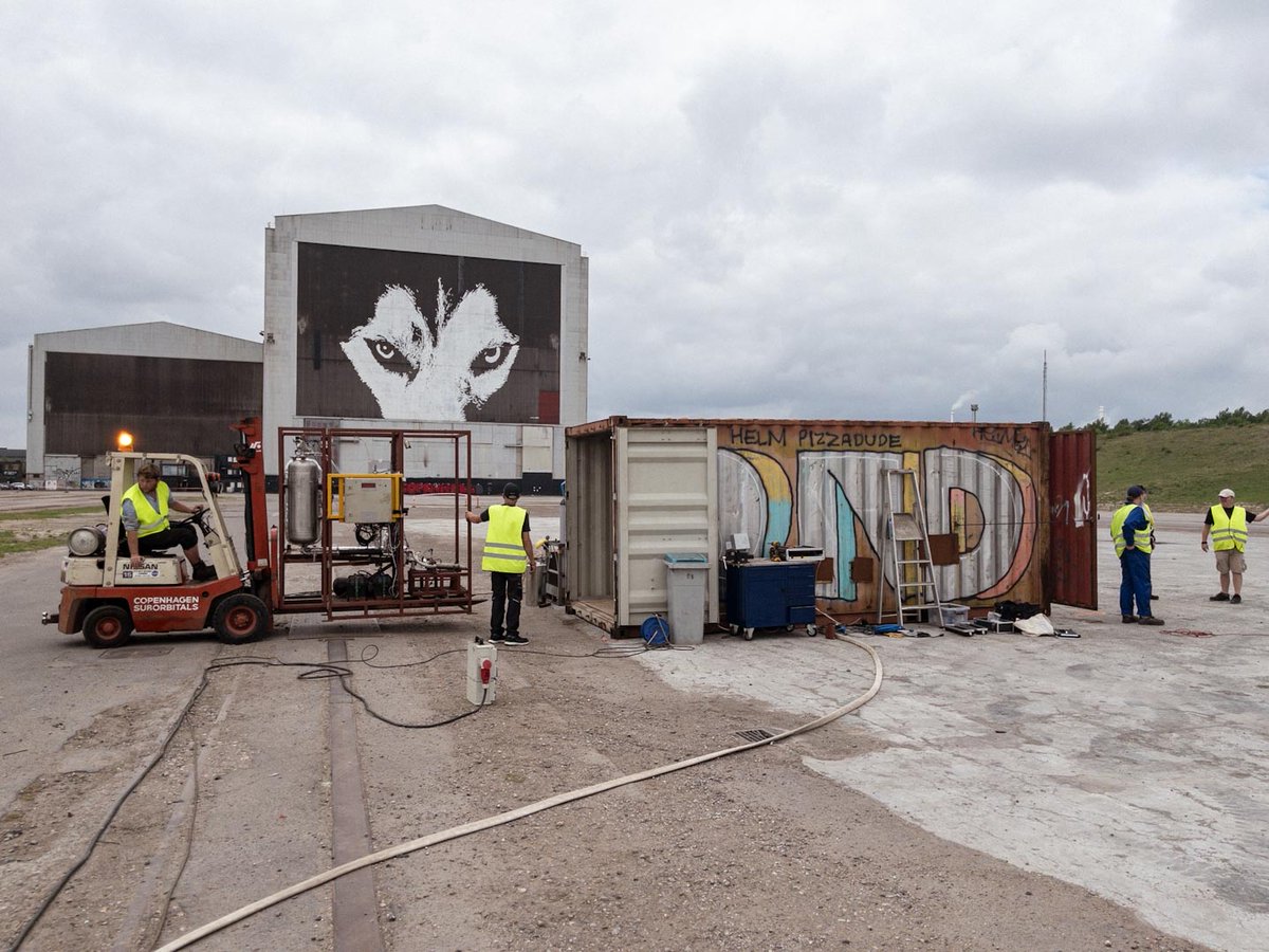 CopSub's tweet image. Moving the test stand into the safety container