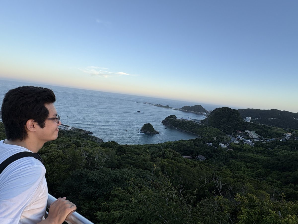 NotAtAllHead's tweet image. しょぼニキ一生トンビの写真撮ってる