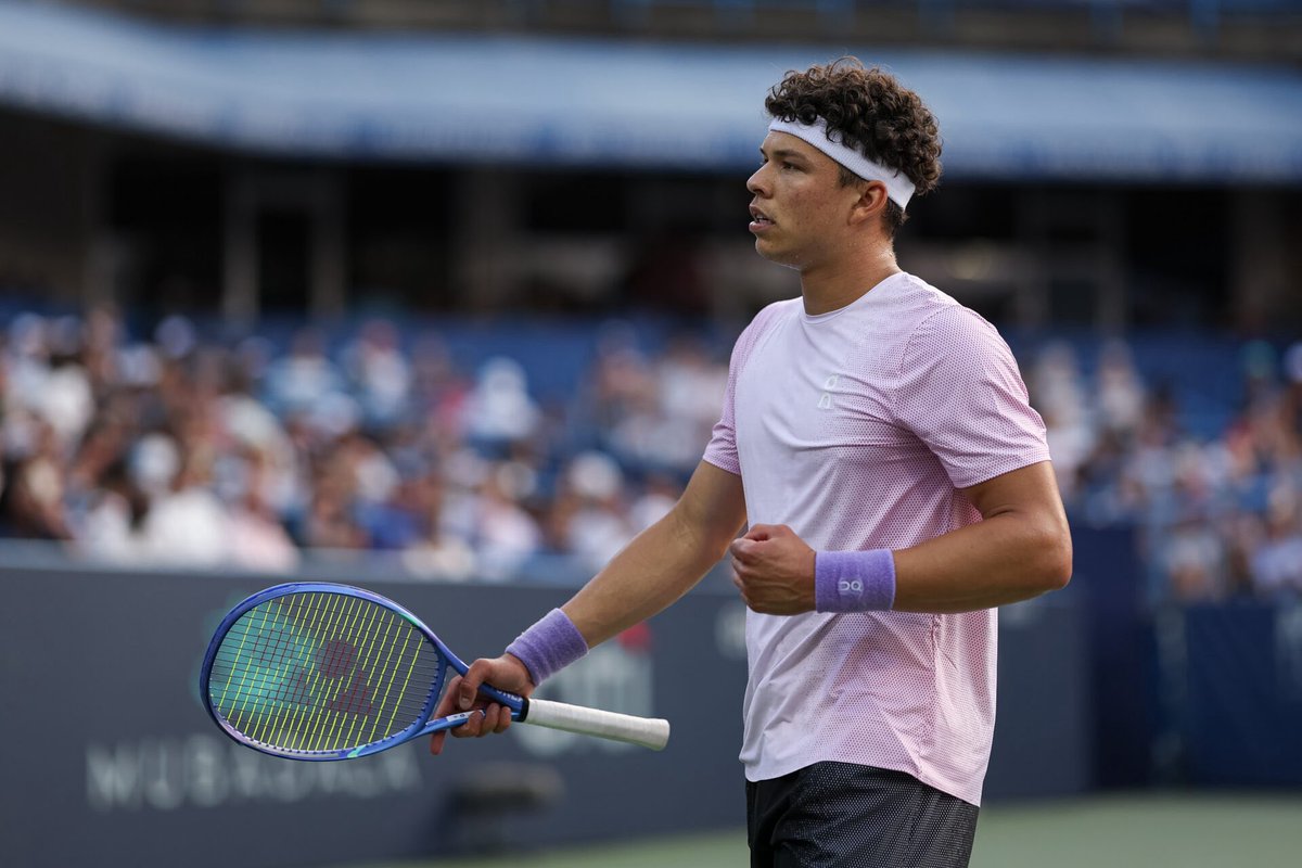 le_stade's tweet image. Les résultats de l’#ATPWashington 🎾⬇️
Après sa victoire face à D. Medvedev, Corentin Moutet affrontera A. De Minaur en 1/2 🇫🇷
De l’autre côté du tableau, Ben Shelton a disposé de F. Tiafoe en deux sets et A. Davidovich Fokina le retrouvera en 1/2 après avoir sorti T. Fritz 🇪🇸