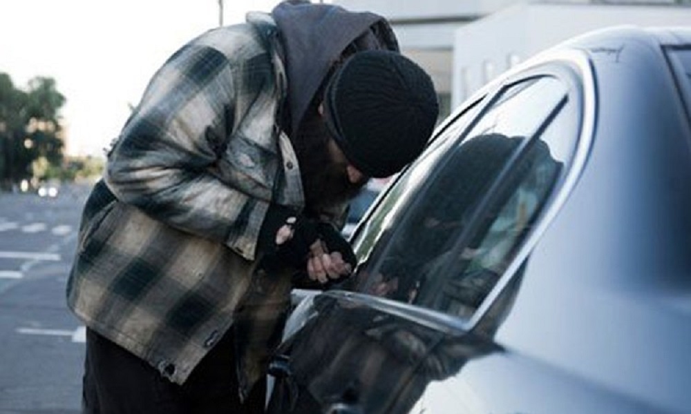 ObserveLebanon's tweet image. 🇱🇧 | On July 22, 2025, the Internal Security Forces announced a car theft incident in Beirut. A Lebanese citizen, identified as A.H., reported that his Kia vehicle, containing his wallet and mobile phone, was stolen by an unknown assailant.
Subsequent investigations revealed…