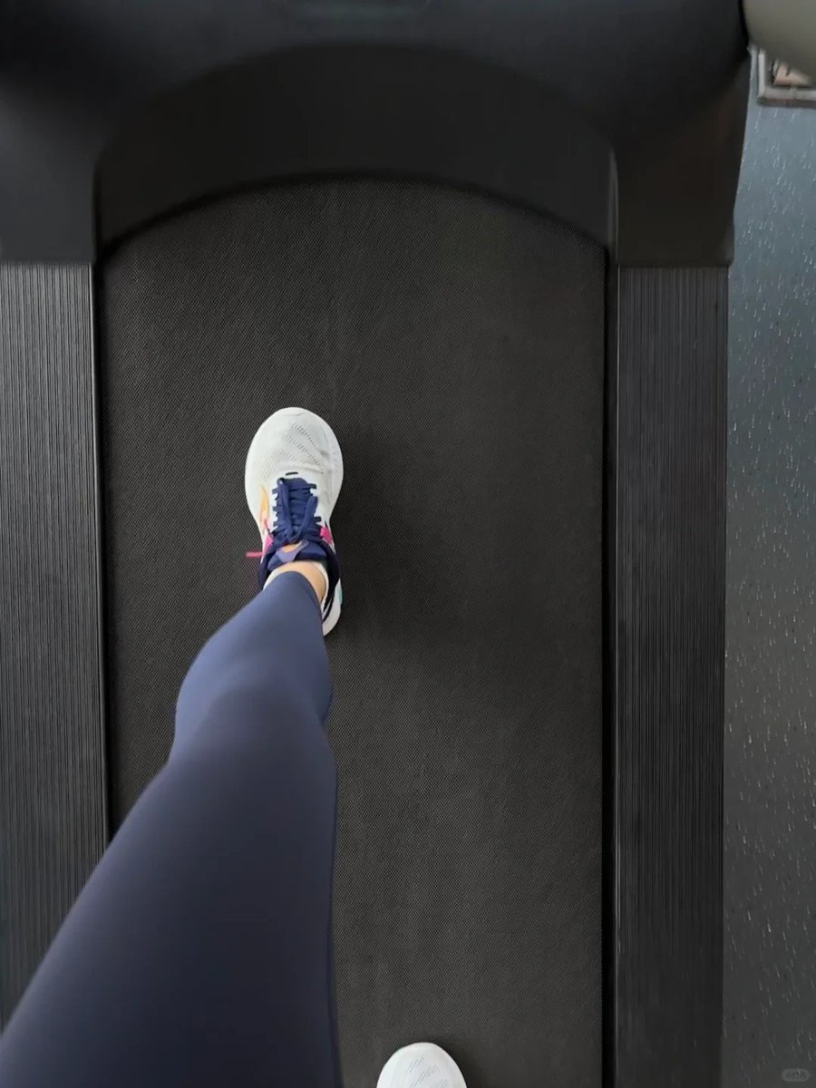 Hanna_Lee_19s's tweet image. Breaking a sweat and loving the grind  #ExerciseTime #FitnessMotivation