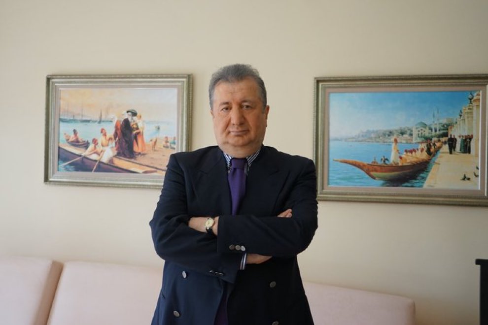 🗣️Sabahattin Önkibar: 

"Devlet Bahçeli'nin 28 yıldır bir kez olsun şehit evine taziyeye gittiği görülmedi, ama kendisi hapisten çıkan bütün kriminallerin yüz sürdüğü isim."