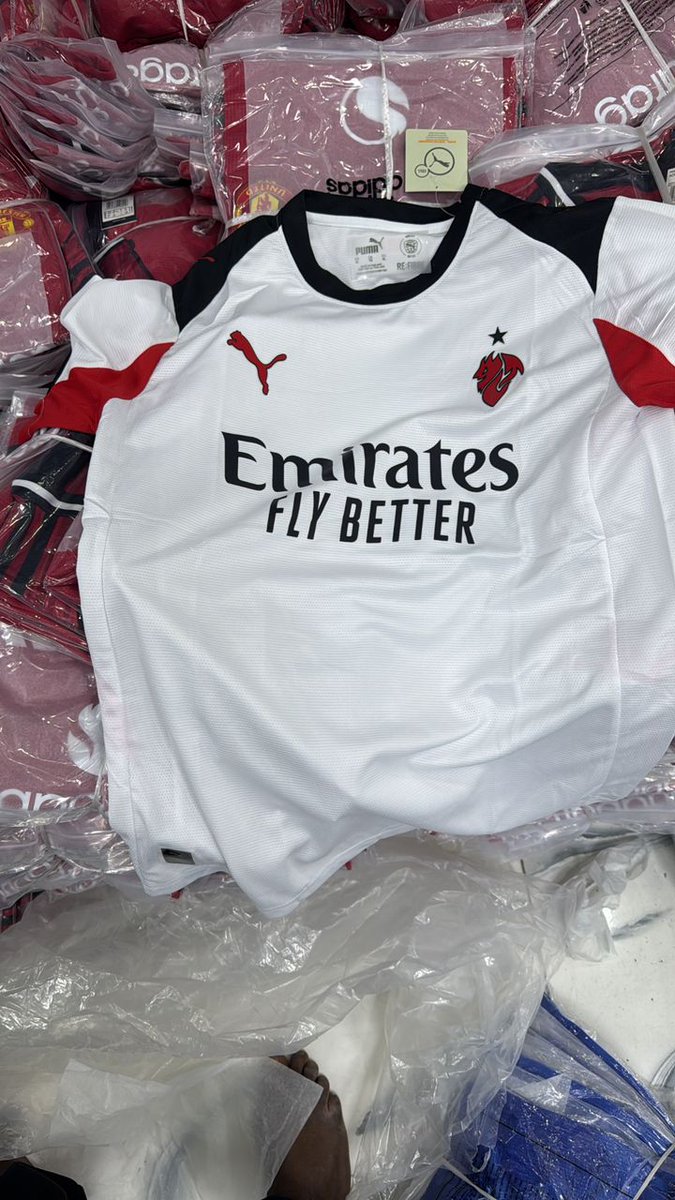 CircuzClozet's tweet image. Ac Milan away kit available
N15,000
Customization N5,000
Nationwide delivery 🚚