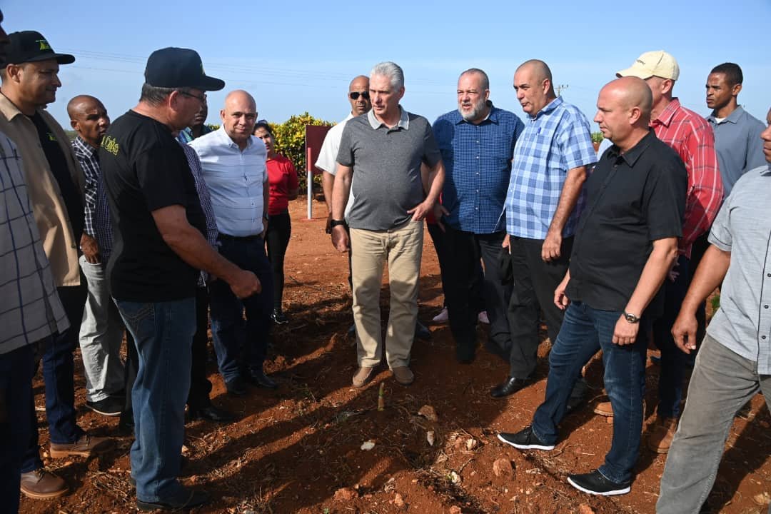 #Cuba está en 26 y con ella el General de Ejército Raúl Castro Ruz y la generación que estuvo en el Moncada, en el Granma, en la Sierra, en Girón y en todas las victorias que inspiraron. #LaLuchaNoHaCesado Viva la Revolución #FidelPorSiempre