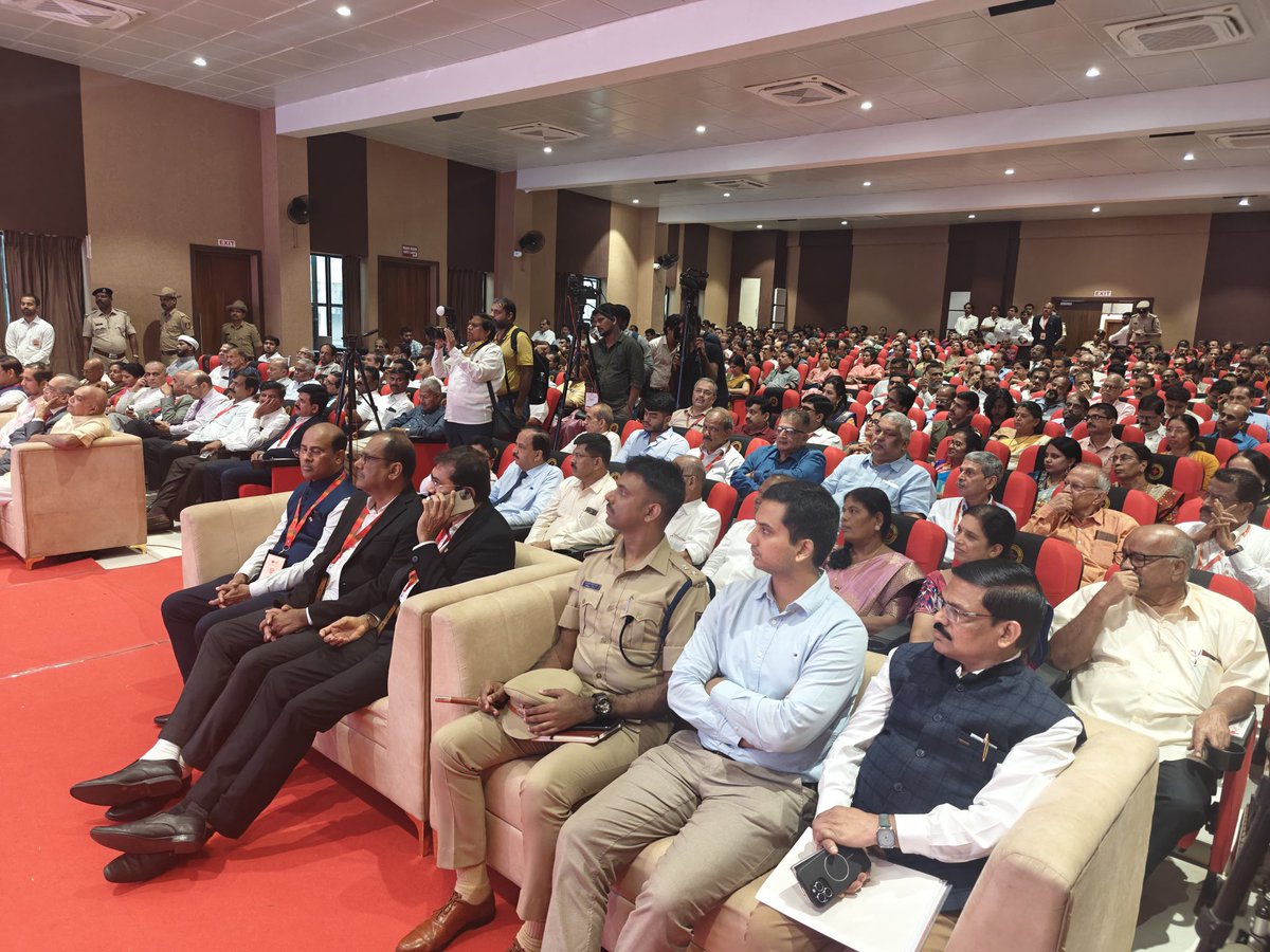 CaptBrijesh's tweet image. Participated in the Inaugural Ceremony of the ‘Centenary Building’ of the Indian Red Cross Society in the august presence of our Karnataka Governor Shri @TCGEHLOT earlier today.