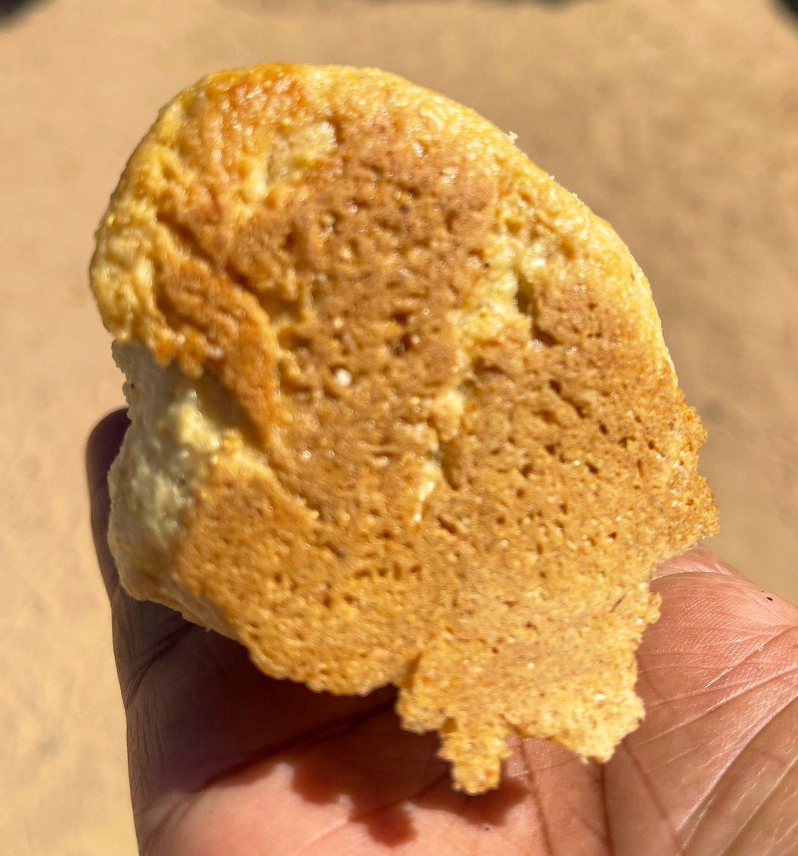 Vie_matongo's tweet image. Amaqebelengwani/chimiranebhodo. Only village champions like me will understand this one. Back then it was corn meal with bicarbonate of Soda but now they elevated the recipe by adding self raising flour. Chavenani @TeamFuloZim