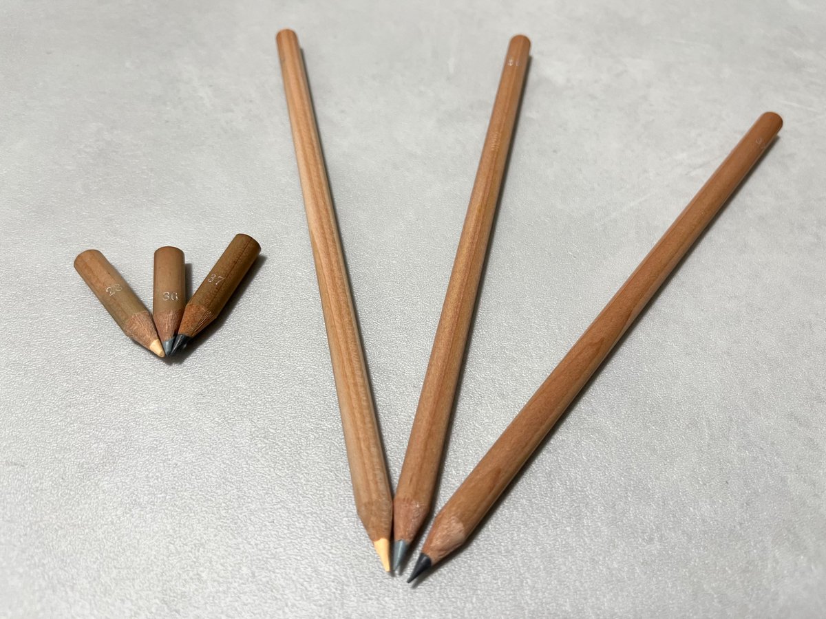 decopon110's tweet image. 色鉛筆が短くなったので交換します