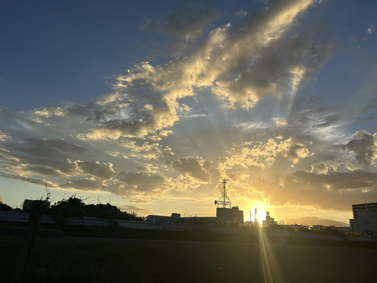 azarasi1981's tweet image. ⭐︎スクープ⭐︎
あまちゃんが天岩戸に御籠もりになる直前の姿を激写
関係者曰く「今年こそヨミちゃんと密会したい」と語っているらしいが、事情通によるとつぎの日蝕は2030年
今年もあまちゃんの想いは空振りに終わりそうである