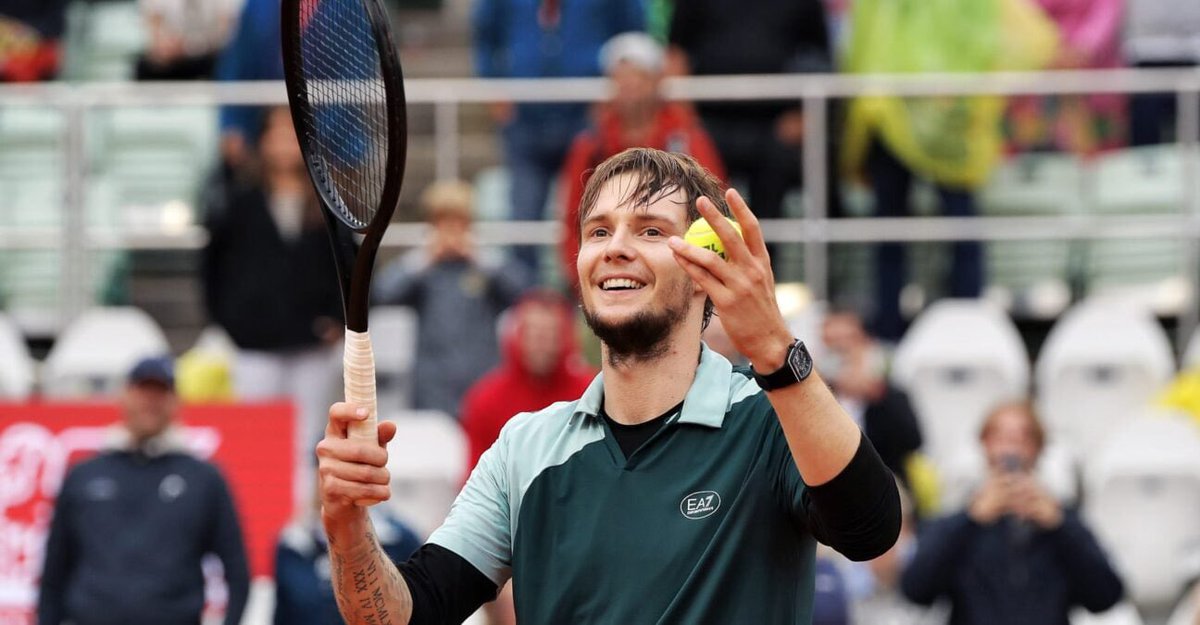 le_stade's tweet image. Arthur Cazaux pour un premier titre sur le circuit ATP ? 🇫🇷🎾
Le Français affronte Alexander Bublik en finale du tournoi 250 de Kitzbuhel en Autriche, avec un petit goût de revanche, le Kazakh ayant battu A. Cazaux en 1/2 à Gstaad la semaine dernière 🏆👀
#ATPKitzbuhel