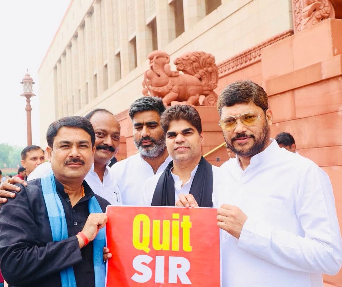 akshayyadavmp's tweet image. SIR वापस लो  - वोटबंदी बंद करो