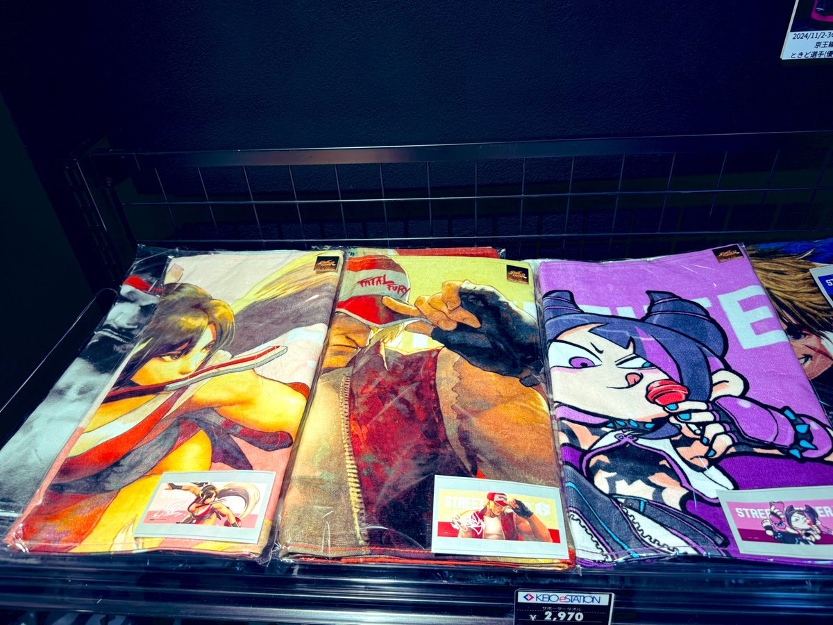 KEIO_eSTATION's tweet image. 𝑯𝒆𝒓𝒆 𝒄𝒐𝒎𝒆 𝒏𝒆𝒘 𝑰𝒕𝒆𝒎𝒔.
ストリートファイター商品が新たに追加!✨
出張店舗だけでなく、新宿の方もよろしくお願いします!!
#スト6 #KEIOeステ
