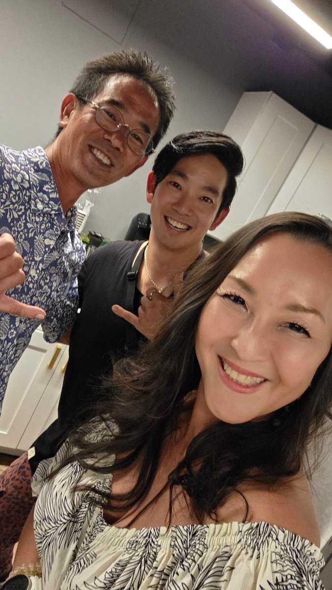 kahala_zoo's tweet photo. 初、Blue Note Hawaii
ジェイクシマブクロのLIVEに誘っていただき
行ってきました✨️
大ファンになりました❤️
#ジェイクシマブクロ
#最高
#ウクレレ
#bluenotehawaii
#hawaii
#ハワイ好きな人と繋がりたい https://t.co/FrqQ4b4gdr
