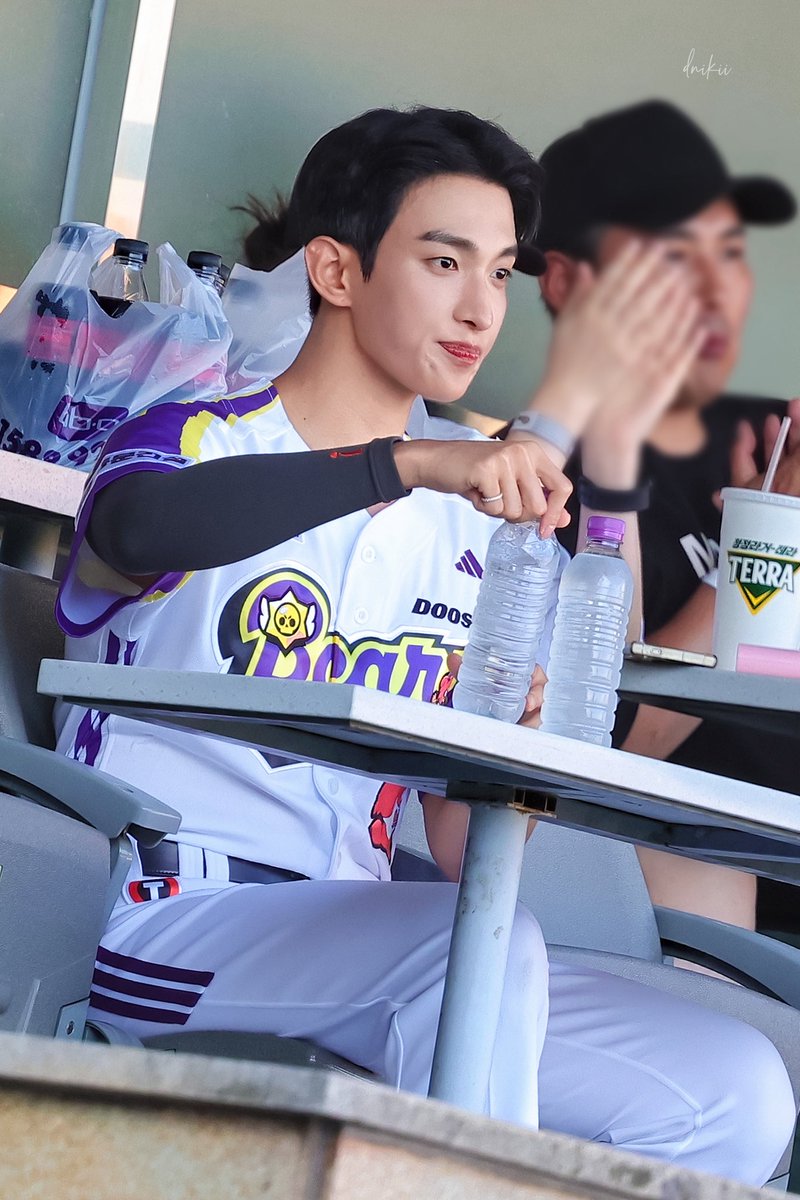 dnikii218's tweet photo. 250726 두산
💦💦💦

#세븐틴 #SEVENTEEN #이석민 #도겸 #dk #ドギョム https://t.co/Osk7EJCLam