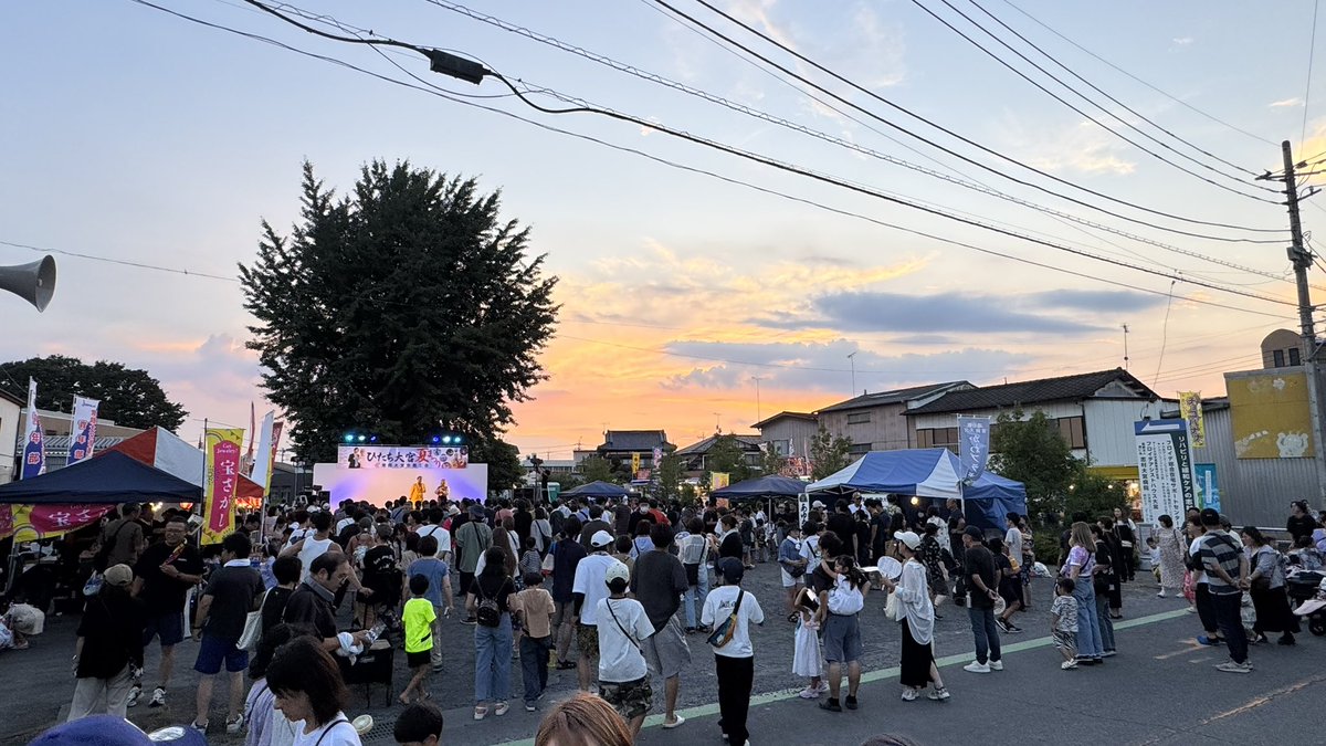 REMITO310's tweet image. ひたち大宮夏まつり
地域中の人たちが全部集まった感じで、すごいです!
目玉のプロジェクションマッピングは、小学校で開催です!
1930と2000から
#レミト