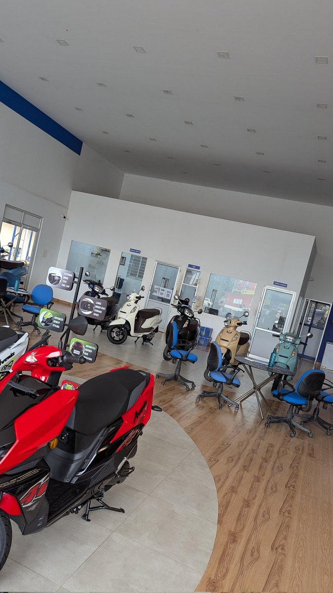 ஆளாளுக்கு SUV, EV, Hybridன்னு கார் வாங்குறாங்க. ஏதோ நம்மாலானது. வாங்குவோம். 

பழையன கழிப்போம். 😊