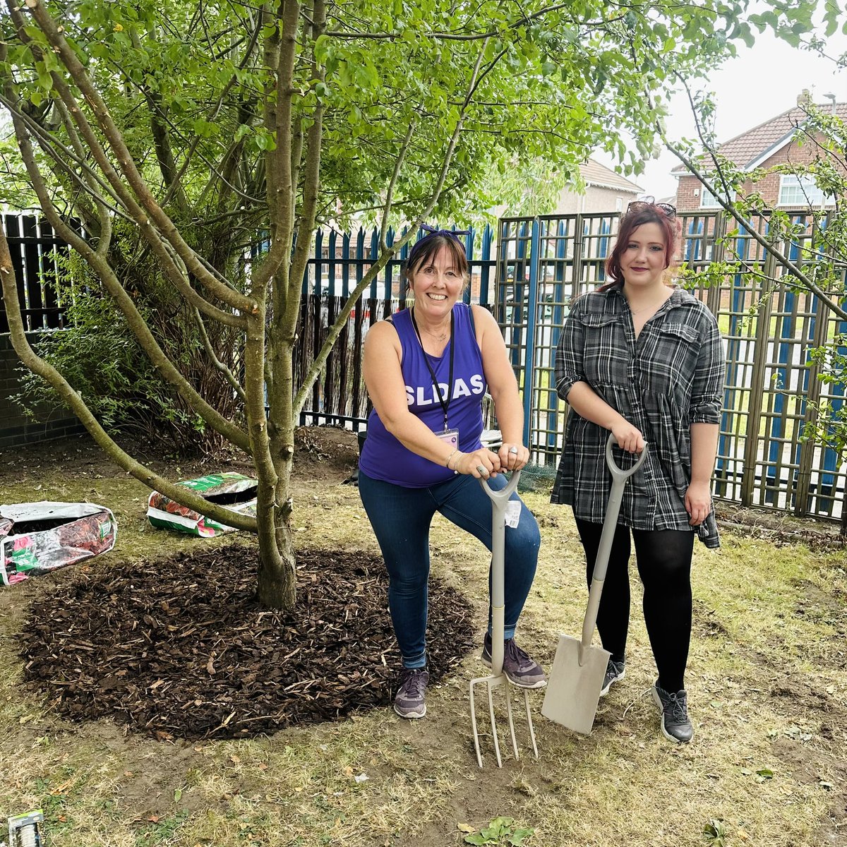 Kimberley Berry (@kjberry91) on Twitter photo 💜🌿 I’ve been out lending a hand to <a href="/SLDAS_UK/">SLDAS Domestic Abuse Services</a> who’ve been working on transforming their outdoor space.
✨🩷 SLDAS are based right here in #Springwood.
💻✨ Follow them on Facebook to find out more about the important work that they do, or visit sldas.org.uk . 💜🌿 I’ve been out lending a hand to <a href="/SLDAS_UK/">SLDAS Domestic Abuse Services</a> who’ve been working on transforming their outdoor space.
✨🩷 SLDAS are based right here in #Springwood.
💻✨ Follow them on Facebook to find out more about the important work that they do, or visit sldas.org.uk .
