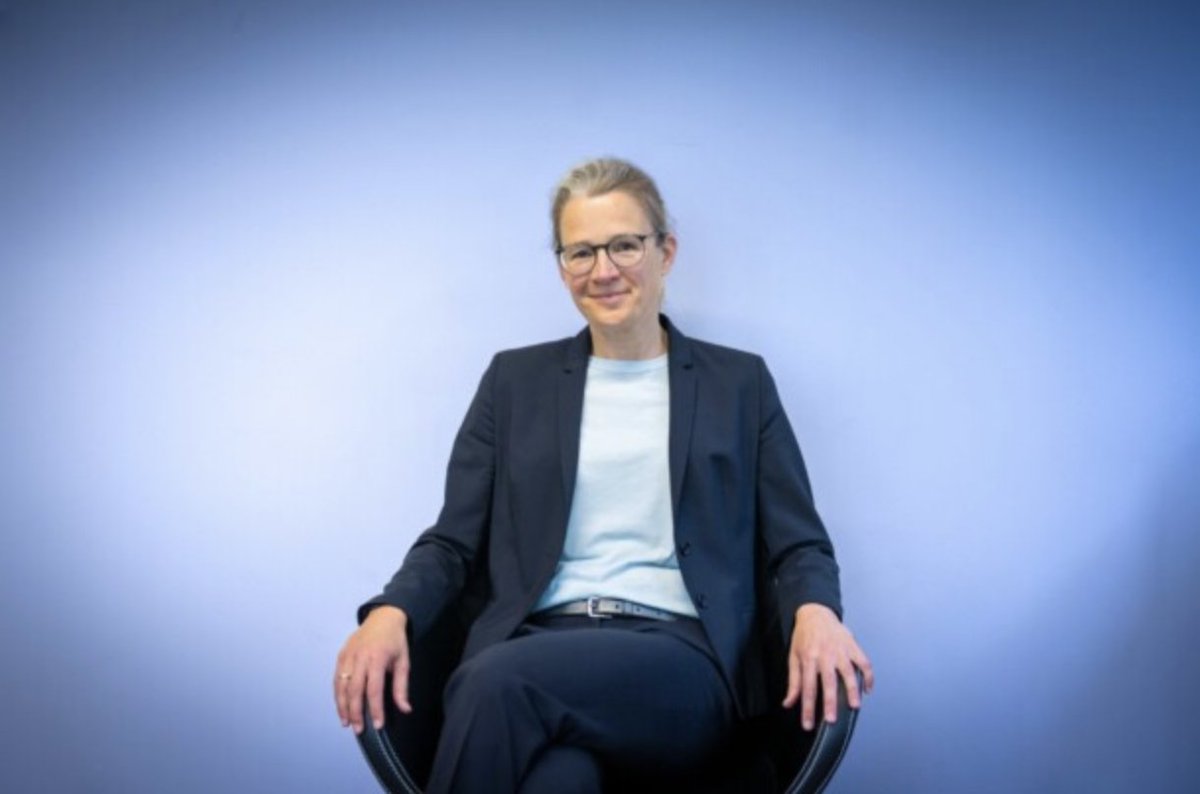 Ann-Katrin Kaufhold, rot-rot-grüne-Wunschkandidatin für das höchste Gericht, fällt nicht nur durch juristische Gutachten zur Enteignung und Klimapolitik auf, sie denkt auch über Demokratie ohne Wahlen nach. 
tichyseinblick.de/meinungen/ann-… Ihre Texte offenbaren ein verfassungsfeindliches