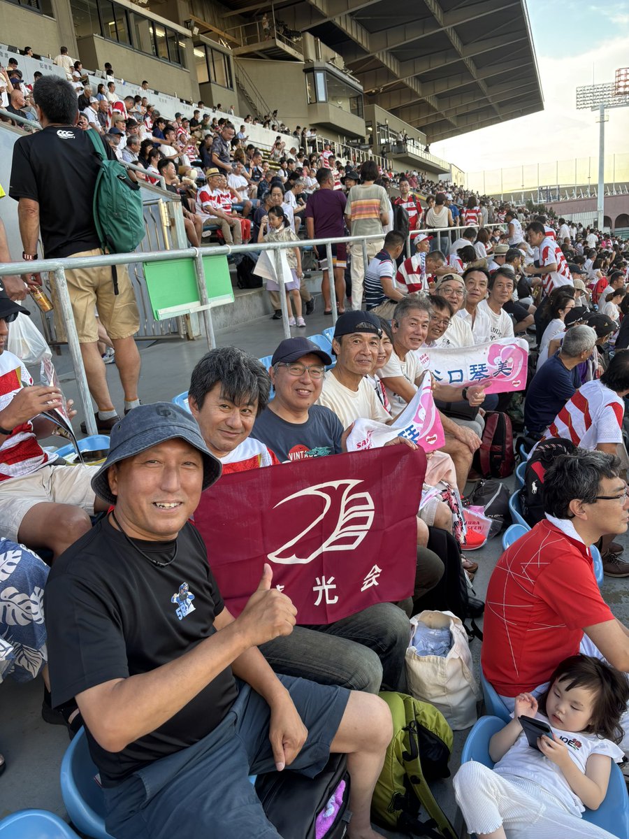 asahi_portal's tweet photo. 【女子ラグビーW杯前哨戦】前戦で３トライの大活躍だった谷口琴美選手（旭丘66期）@koto_tani はこの試合はお休み。しかし、秩父宮ラグビー場の内や外では、谷口選手が誰より目立っていました。 https://t.co/rFHfPJigRU