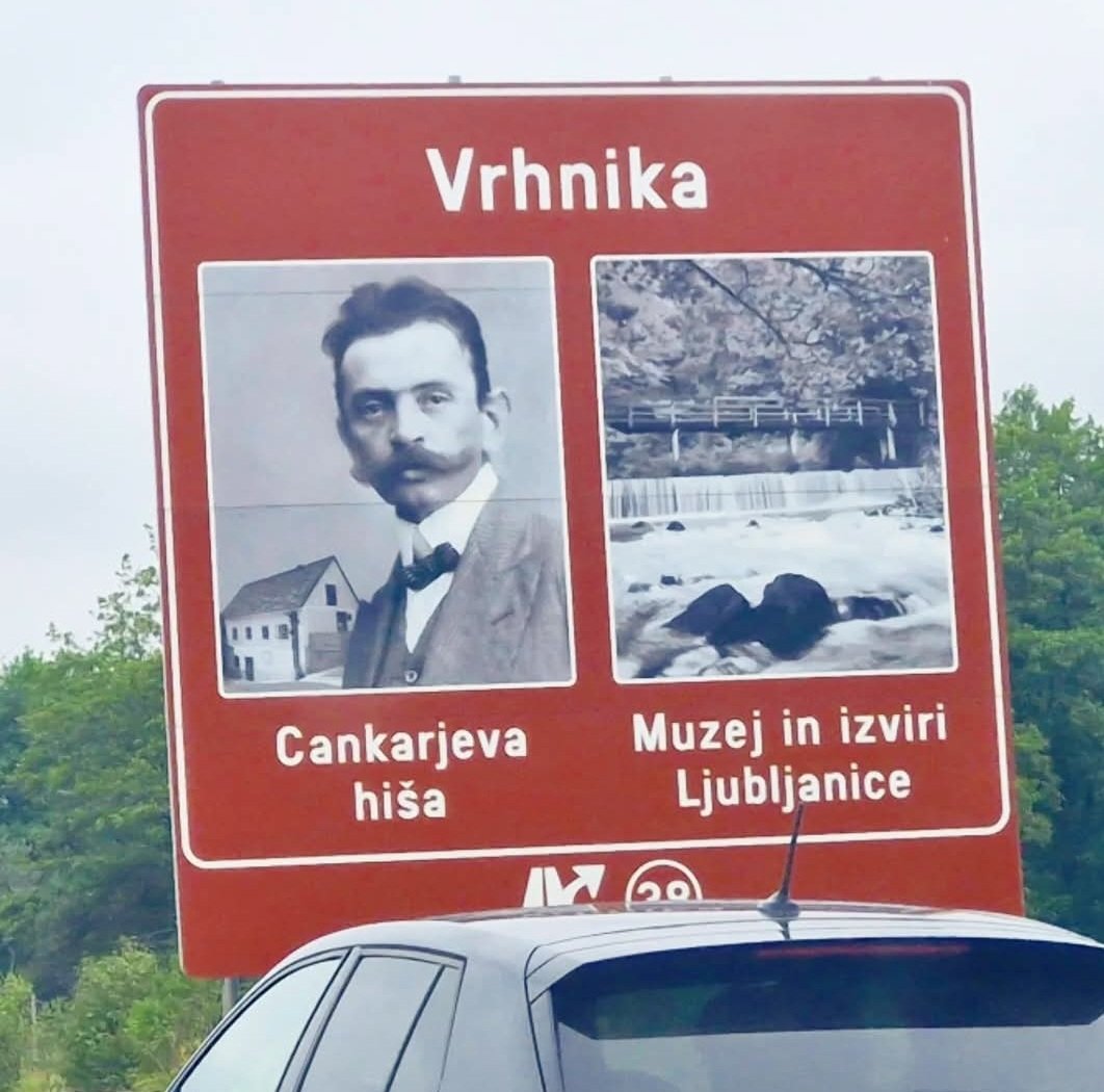 Turinek's tweet image. Slovenske avtoceste vam ponujajo cel kup ugodnosti: npr. z letno vinjeto za samo 117,50€ se lahko danes ves dan vozite po AC z 40km/h in mirno občudujete lepoto narave in znamenitosti krajev - to je Slovenija 2025🇸🇮