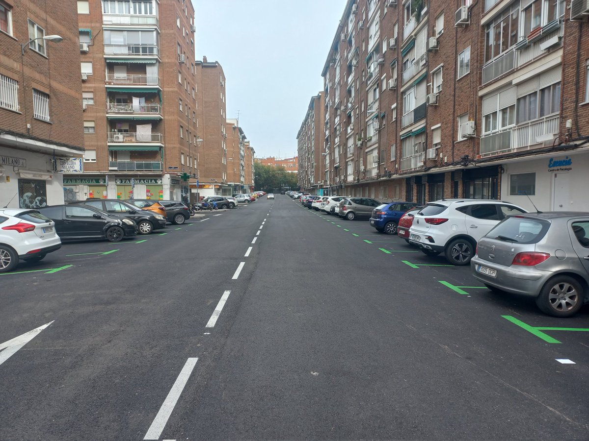 De la noche a la mañana, una calle puede recuperar el carácter humano y crecer en vegetación🌳 ciclabilidad🚴‍♀️ y caminalidad🚶‍♂️
(Lo malo es que, también, en ese corto período de tiempo, puede perderse)
Como en todo, depende de la voluntad política. Es quererlo hacer, ¿no <a href="/MADRID/">Ayuntamiento Madrid</a>?