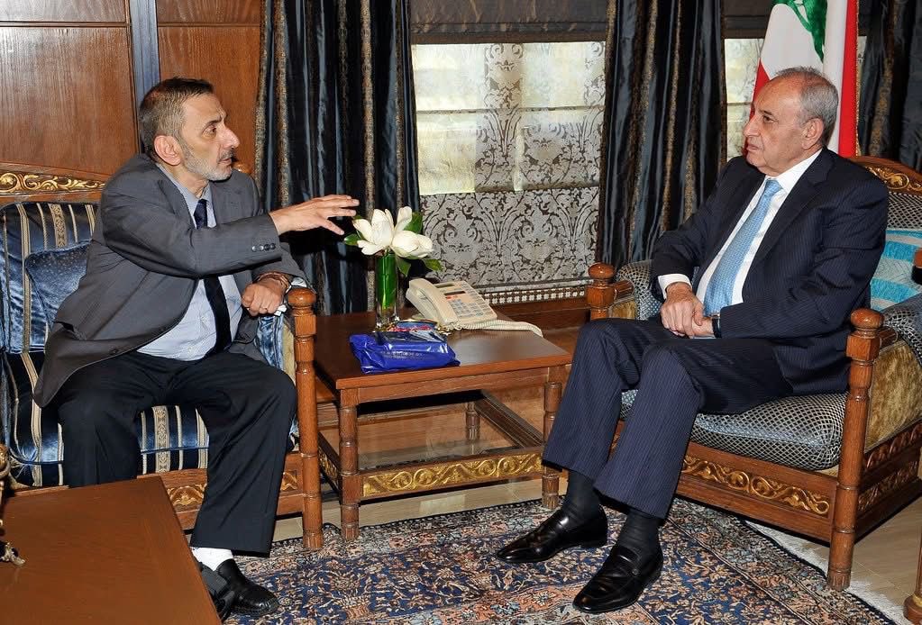 HasanDorr's tweet image. نعى رئيس مجلس النواب #نبيه_بري الفنان #زياد_الرحباني
لبنان من دون "زياد" اللحن حزين..
والكلمات مكسورة الخاطر ...
والستارة السوداء تُسدل على فصل رحباني إنساني ثقافي فني ووطني لا يموت.
أحر التعازي للعظيمة "فيروز" لآل الرحباني وكل اللبنانيين برحيل الفنان المبدع زياد الرحباني…