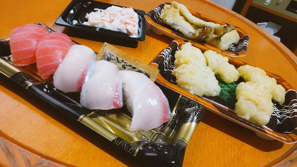 toyozo_tplus's tweet image. よっしゃ疲れたからスーパーお惣菜割引ラッシュで夕飯だ!
と思ったら箸もらうの忘れてた!
でも車にはしの買い置きあるんだぜ、と取りに行ったら夕立!
青葉山の虹が綺麗でした
夕立の向こうのせんだいも幻想的だなこれ来年のフォトk(カメラ壊れちゃう)