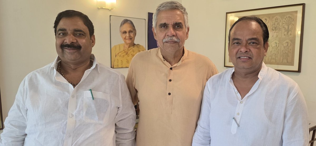 IrfanAnsariMLA's tweet image. After the OBC meeting, I had the opportunity to interact with Shri Sandip Dikshit जी @_SandeepDikshit. He appreciated my speech and kindly called me over, saying, “Your words carry strength — this is exactly the kind of tone we used to have in Parliament.”
During our…