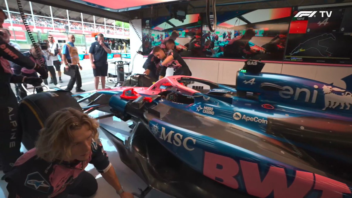 TinoCLeclerc's tweet image. A 10 minutos de la largada, se lo llevaron a Gasly al box por problemas en el auto ⚰️⚰️