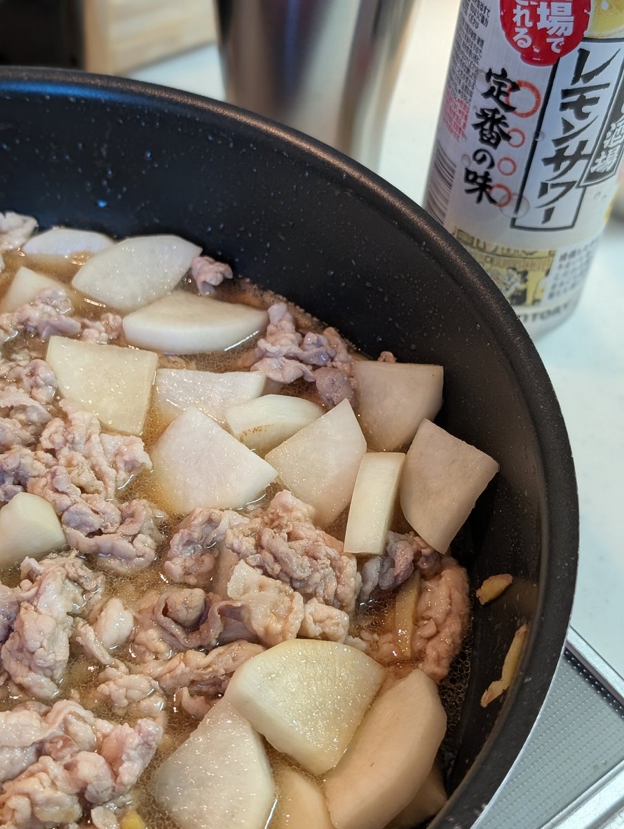 nekotate222's tweet image. 豚バラ大根の予定〜🍻

くつろいでてスタート遅れました🐱