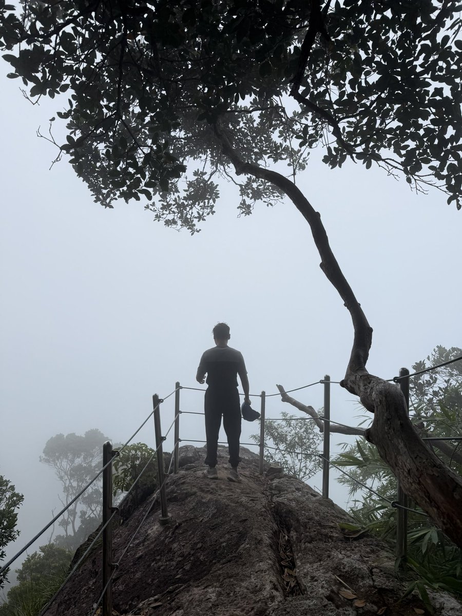Twentifo24's tweet image. TOUCH SKY not GRASS:
A day to remember, via ferata at Gunung Nenek Semukut! What an experience.