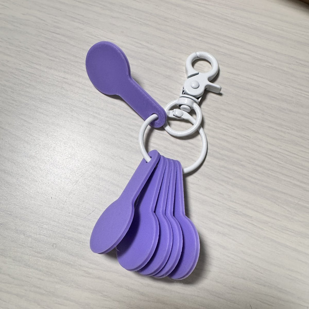 最近多いコインカート。キャッシュレス決済メインで財布持ってない時用にバッグに付けとくと便利。カート戻しに行ってコインカート は遠い別の場所だったとき、ダメなんだけど最悪1個外して。。。DA関係ないけど欲しいって人いるかな？