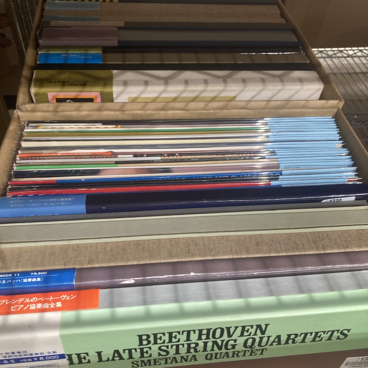 HMVrs_sinsaib's tweet image. 【330円CLASSICレコード】
只今、330円均一のクラシックレコードを6箱店頭出ししました♪
破格なアイテムも多数あるかと思います!是非店頭にてcheckお願いします👍
#Osaka #vinylshop #Shinsaibashi #vinyl #record