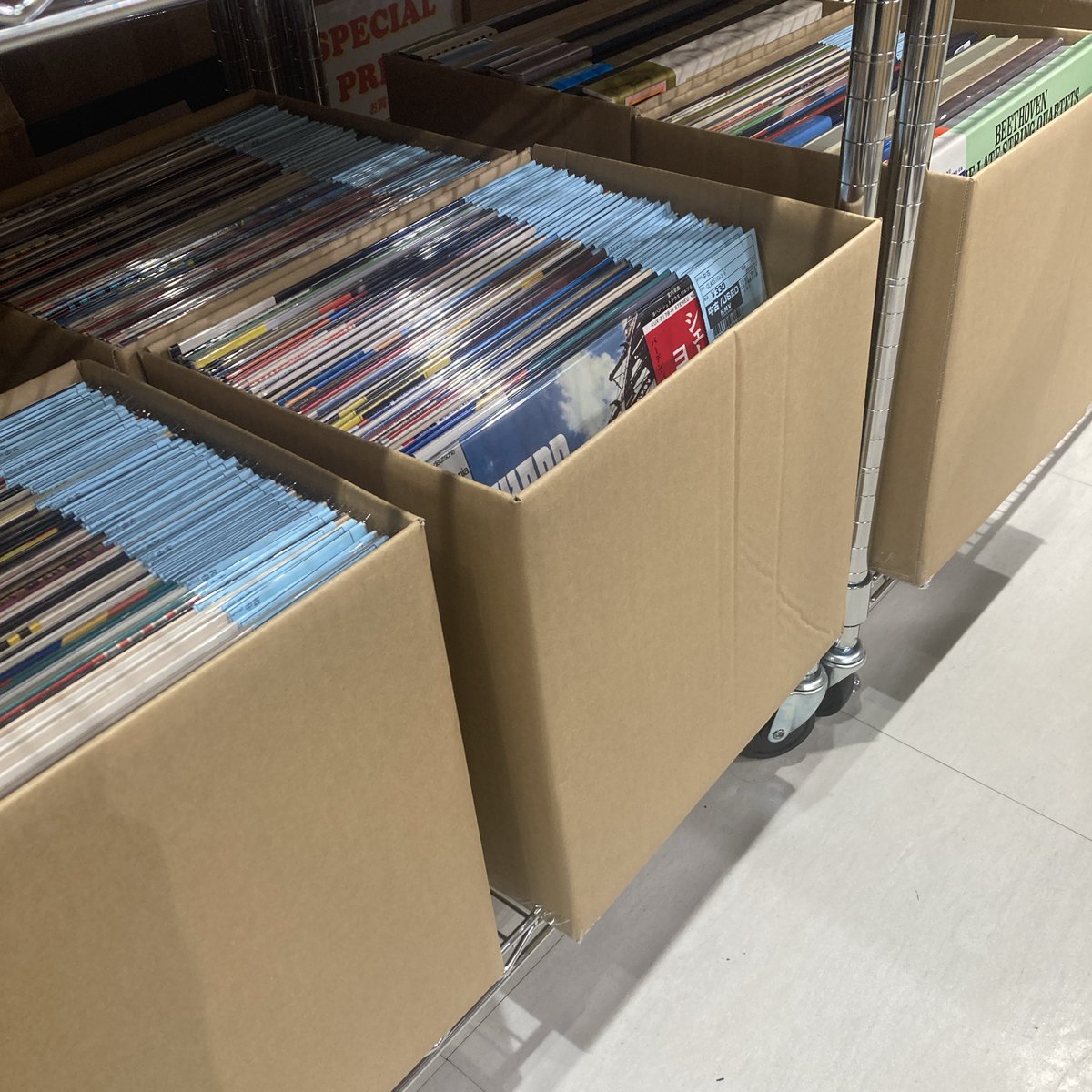 HMVrs_sinsaib's tweet image. 【330円CLASSICレコード】
只今、330円均一のクラシックレコードを6箱店頭出ししました♪
破格なアイテムも多数あるかと思います!是非店頭にてcheckお願いします👍
#Osaka #vinylshop #Shinsaibashi #vinyl #record