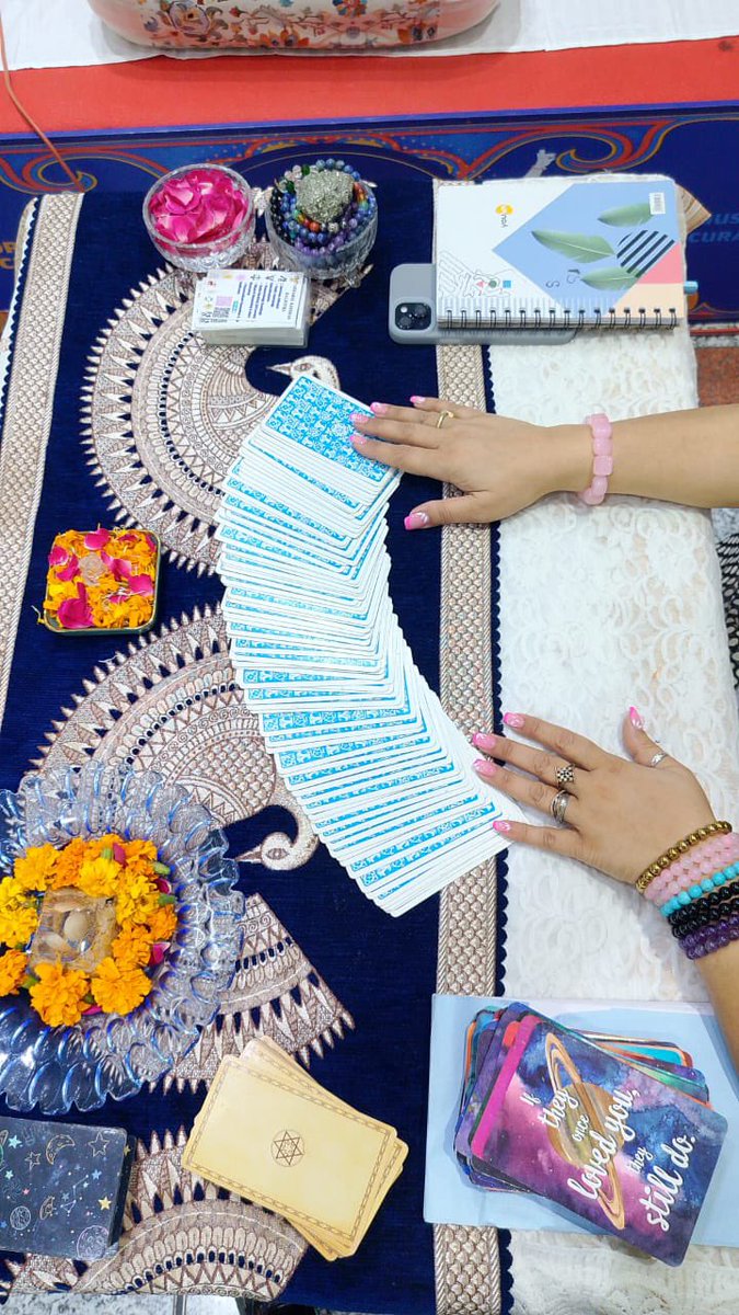 Getting my future read before my flight ✈️🔮
#TarotAtT3 #DelVibes
@delhiairport