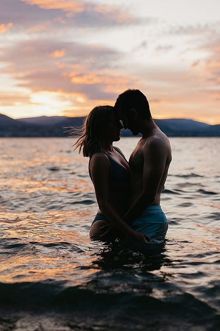 linomarino48766's tweet image. To be one from two is love that brings together two incomplete beings in an accomplished human.๐I just want to be in your arms,
There, now.
My head thinks of you,
My eyes only see you,
My mouth asks your kisses
You miss my heart that only beats for you
