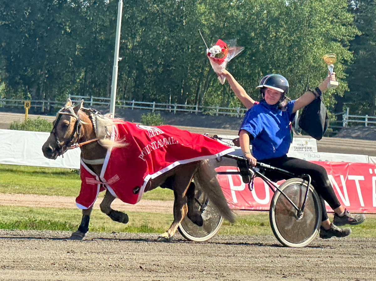 TiinaNaula's tweet photo. Golden Jang voitti ponien Tammer-ajon Teivossa, Senja Kopalainen ohjasti, Anni Niemelä valmentaa, onnittelut! 🏆 #ravit #ponit @teivoteivo https://t.co/m6yCx03GbL